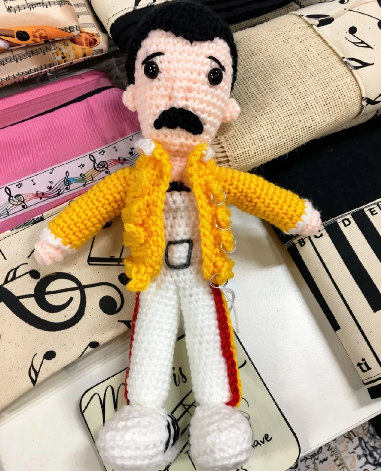 freddie mercury knitted 